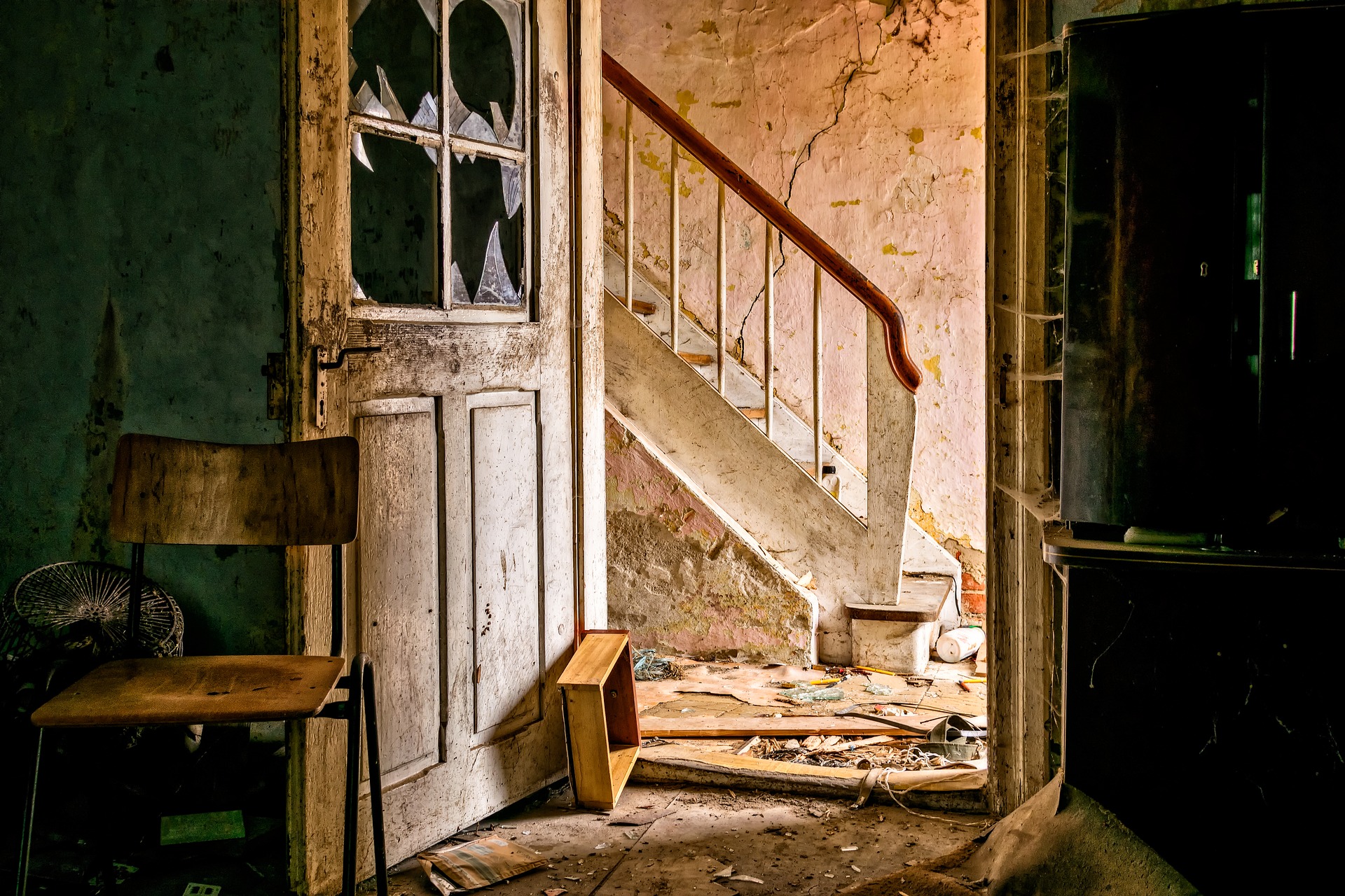pixabay_lost-places-3035877_1920